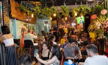 SANG QUÁN CAFE - BEER - VỈA HÈ + VIEW SÔNG ĐẸP, MT 162 Bến Văn Đồn,F.6, Quận 4